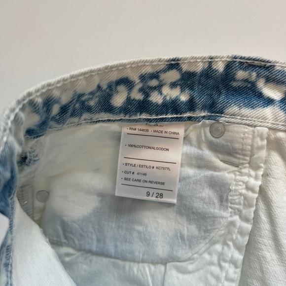 Kancan High Rise Bleached Shorts, Size 9/28 NWT! - Picture 3 of 4